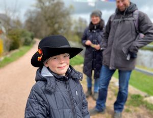 Junge mit Heckerhut.