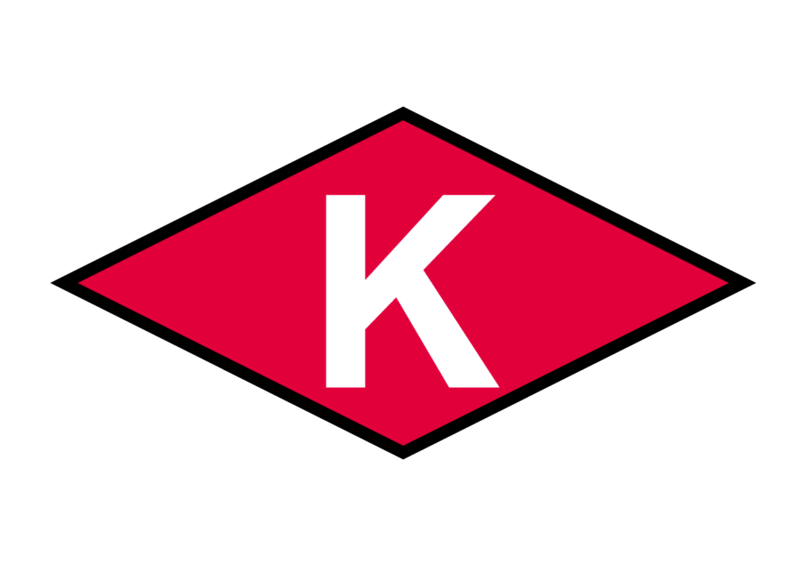 Das Wegzeichen des „Kandelhöhenwegs“ ist eine schwarzumrandete rote Raute mit einem großen weißen ‚K‘ im Zentrum.