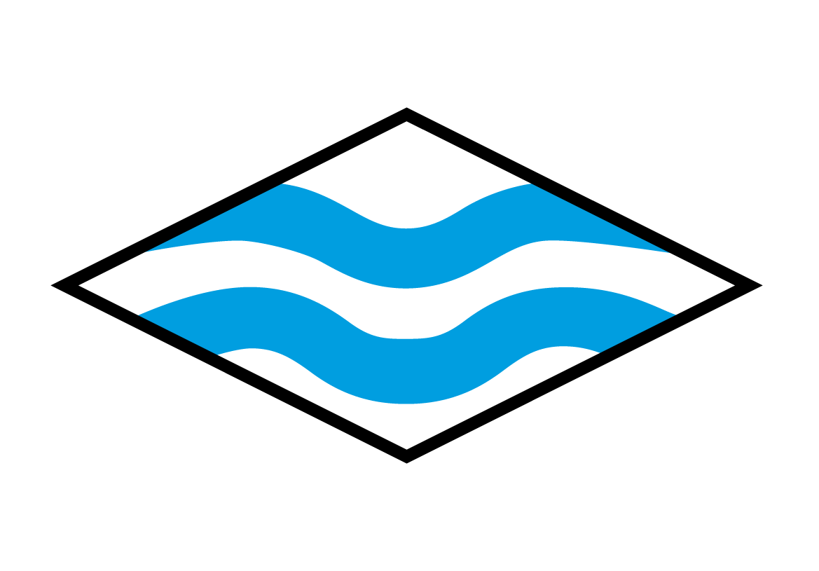 Wegzeichen „Rheinauenweg“: Weiße Raute mit zwei blauen, geschlängelten Querlinien als Symbol für den Flussverlauf.