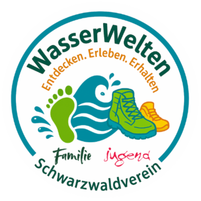 Rundes Logo „WasserWelten“ des Schwarzwaldvereins für Familie und Jugend: stilisierte Wasserwelle, Fußabdruck und Wanderschuhe, umgeben von dem Schriftzug „Entdecken. Erleben. Erhalten.“