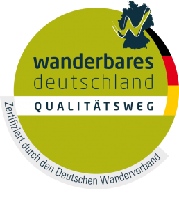 Logo: Qualitätsweg „Wanderbares Deutschland“ – zertifiziert durch den Deutschen Wanderverband.