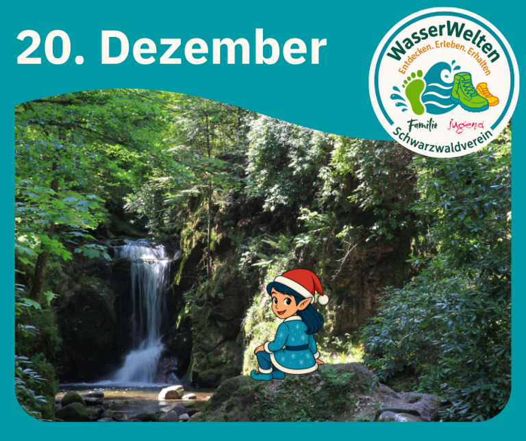 Die kleine Elfe hockt an einem Wasserfall im Wald.